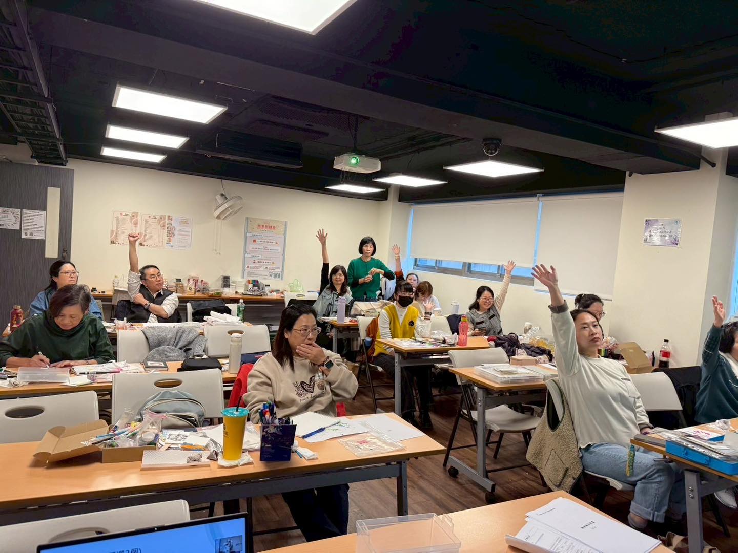 輕彩繪吉祥畫工作坊教學互動